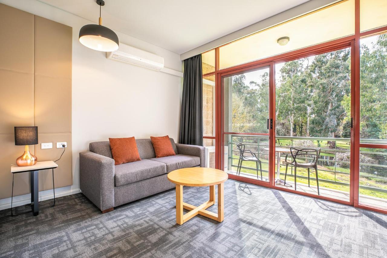 Hotel Nightcap At York On Lilydale